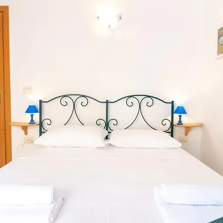 Daire Hibiscus House-mediterranean Bliss